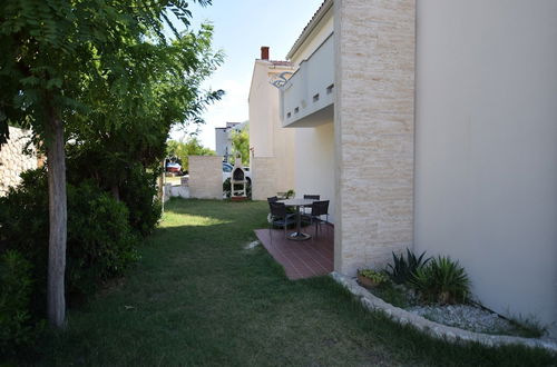 Photo 34 - Spacious Apartment With Terrace, Near the Beach