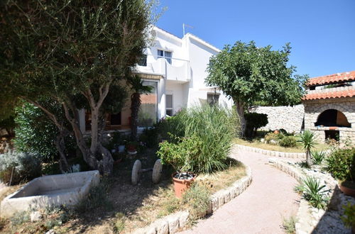 Photo 25 - Spacious Apartment With Terrace, Near the Beach