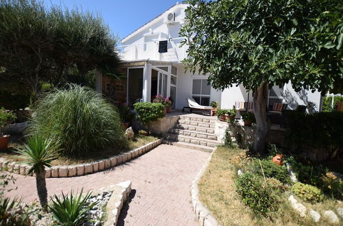 Photo 26 - Spacious Apartment With Terrace, Near the Beach