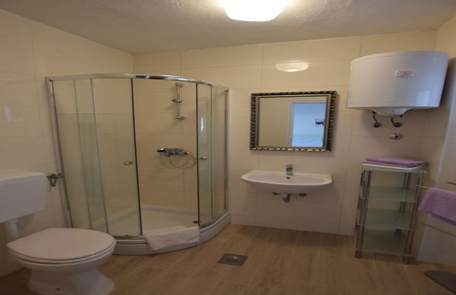 Spacious Apartment With Terrace, Near the Beach - Photo 16