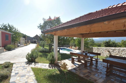 Photo 16 - Luxurious Villa With Private Pool in Trilj, Dalmatia