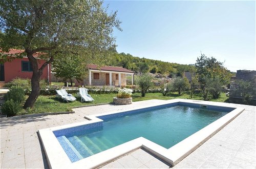 Photo 30 - Luxurious Villa With Private Pool in Trilj, Dalmatia