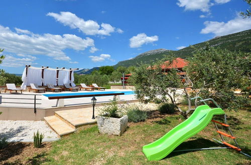 Photo 11 - Attractive Villa in Kastel Luksic on Mount Kozjak