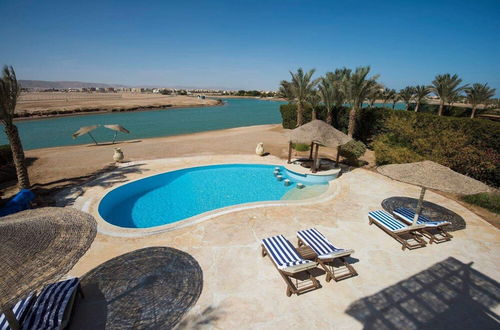 Photo 15 - Charming Villa in El Gouna with Pool