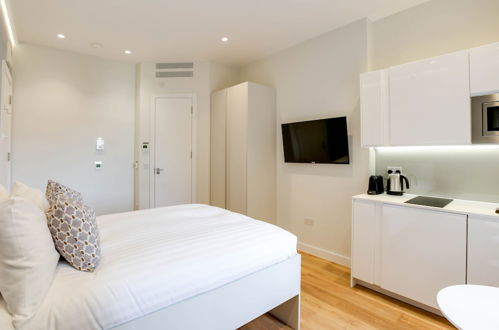 Photo 32 - Cromwell Serviced Apartment by Concept Apartments
