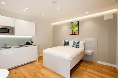 Photo 48 - Cromwell Serviced Apartment by Concept Apartments