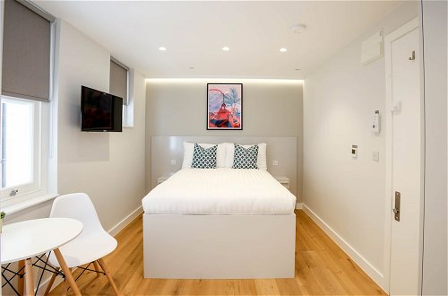 Photo 16 - Cromwell Serviced Apartment by Concept Apartments