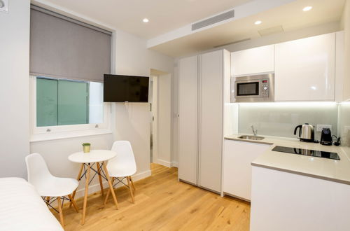 Foto 67 - Cromwell Serviced Apartment by Concept Apartments