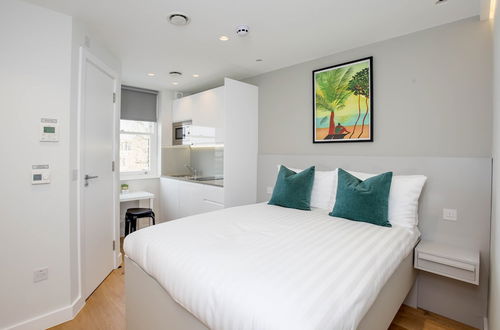 Photo 10 - StayPrime Kensington Serviced Apartments