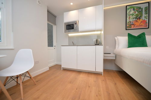 Foto 40 - Cromwell Serviced Apartment by Concept Apartments
