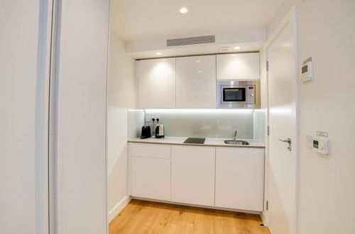 Foto 60 - Cromwell Serviced Apartment by Concept Apartments
