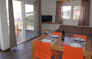 Foto 1 - Spacious Apartment in Veli Rat With Courtyard