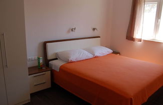 Photo 3 - Spacious Apartment in Veli Rat With Courtyard