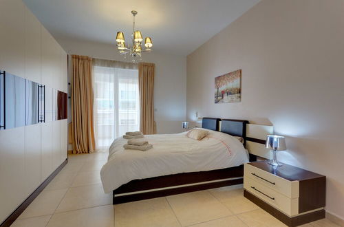 Photo 4 - Stunning Seafront Lux Apt wt Pool, Upmarket Area