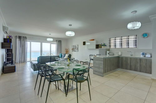 Foto 9 - Stunning Seafront Lux Apt wt Pool, Upmarket Area