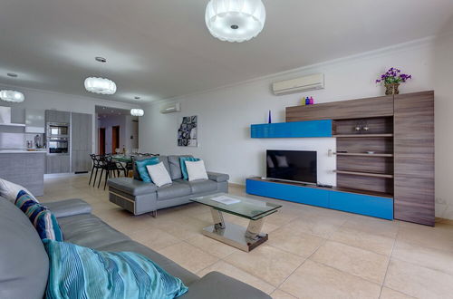 Photo 10 - Stunning Seafront Lux Apt wt Pool, Upmarket Area