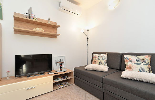 Apartment 1983 - Photo 11