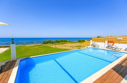 Foto 3 - Kalisto Beach Villa Large Private Pool Walk to Beach Sea Views A C Wifi Car Not Required - 2137