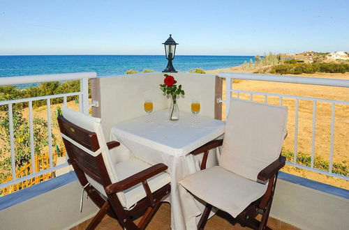 Foto 4 - Kalisto Beach Villa Large Private Pool Walk to Beach Sea Views A C Wifi Car Not Required - 2137