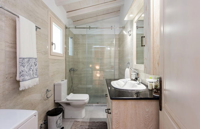 Villa Frosso Large Private Pool Walk to Beach Sea Views A C Wifi Car Not Required - 556 - Foto 25
