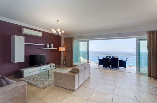 Foto 13 - Seaview 3BR Apart inc Pool, Fort Cambridge Sliema