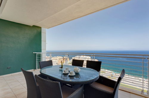 Foto 15 - Seaview 3BR Apart inc Pool, Fort Cambridge Sliema