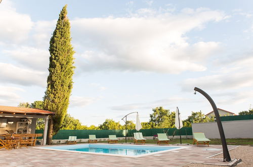 Photo 21 - Peaceful villa with a pool