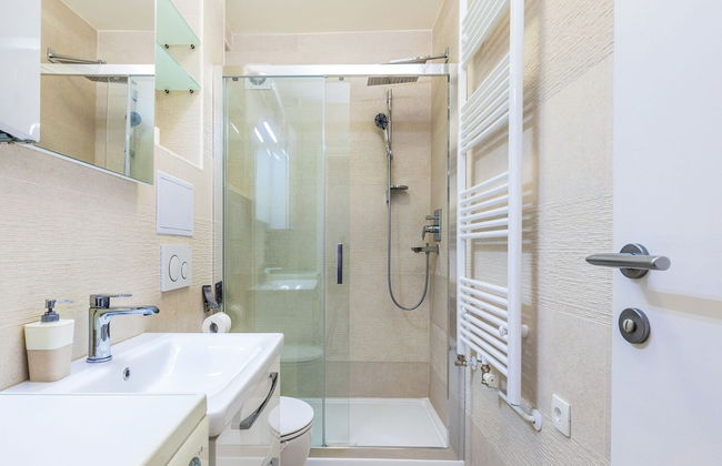 Modern 2bdr Apartment in Old Town- Best Location - Photo 9