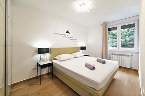 Photo 11 - Modern 2bdr Apartment in Old Town- Best Location