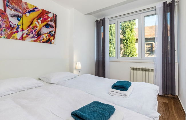 Modern 2bdr Apartment in Old Town- Best Location - Photo 3