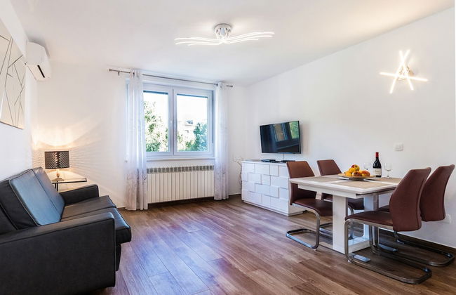 Modern 2bdr Apartment in Old Town- Best Location - Photo 10