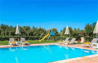 Foto 1 - Family Friendly Villa Private Pool, Children's Play Area, Bbq, Spacious Garden, Near Beach