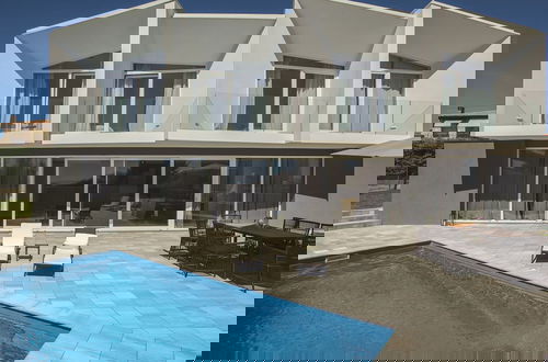 Foto 26 - Majestic Villa With Private Pool