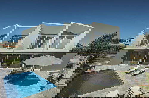 Foto 25 - Majestic Villa With Private Pool