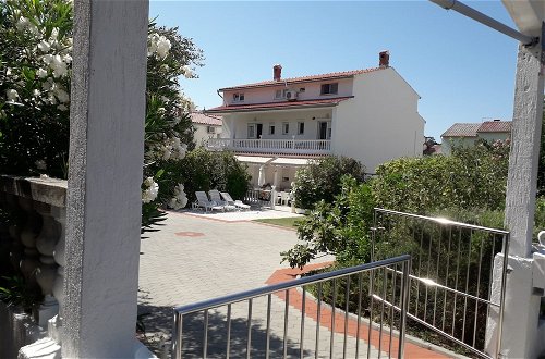 Photo 1 - Impeccable 3-bedrooms Apartment in Rab 1-9 Pers