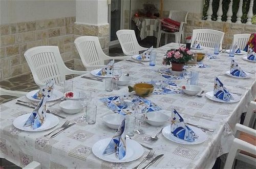 Photo 7 - Impeccable 3-bedrooms Apartment in Rab 1-9 Pers
