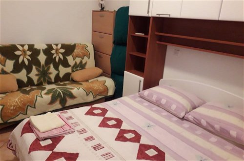 Photo 3 - Impeccable 3-bedrooms Apartment in Rab 1-9 Pers