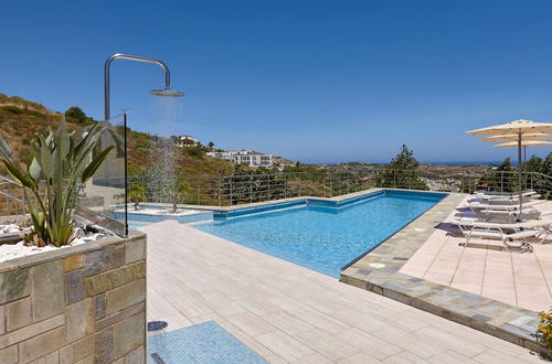 Photo 20 - Cozy Pool Front Apartment With sea View Orange