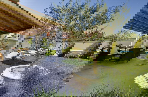 Foto 17 - Modern Holiday Home With Pool in Medulin