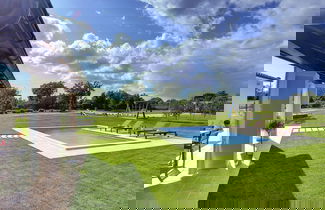 Foto 1 - Modern Holiday Home With Pool in Marcana