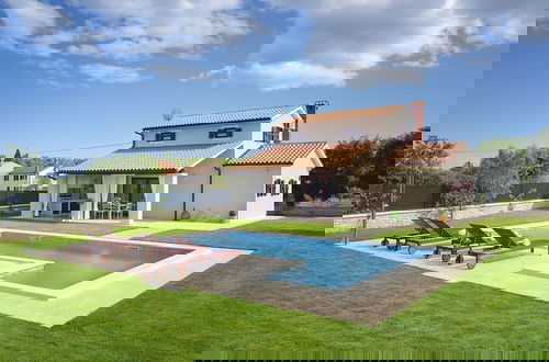 Foto 24 - Modern Holiday Home With Pool in Marcana