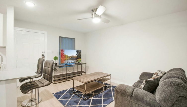 Photo 1 - Modern 1BR Near UT Hyde Park Evonify