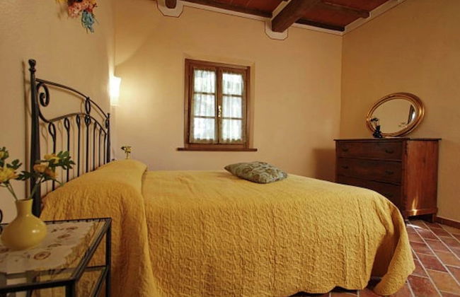 Villa with Private Pool near Cortona in Calm Countryside & Hilly Landscape - Foto 1