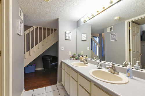 Photo 15 - Memory Maker Condo - Great Location - Updated - Walk to Restaurant and Store