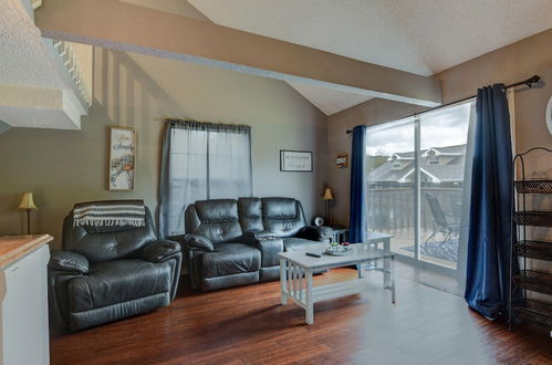 Photo 9 - Memory Maker Condo - Great Location - Updated - Walk to Restaurant and Store