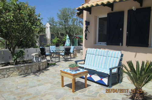 Foto 12 - Spacious Chalet with Fruit Trees near Beach in Messinia