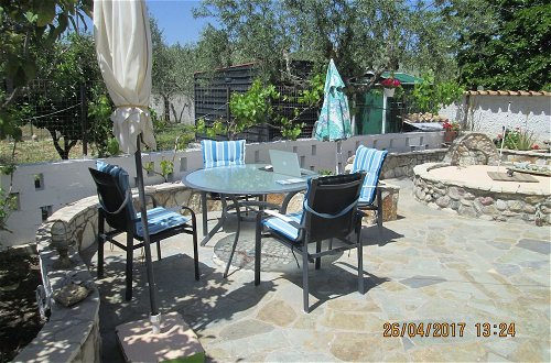 Foto 10 - Spacious Chalet with Fruit Trees near Beach in Messinia