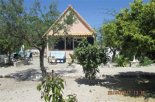 Foto 14 - Spacious Chalet with Fruit Trees near Beach in Messinia
