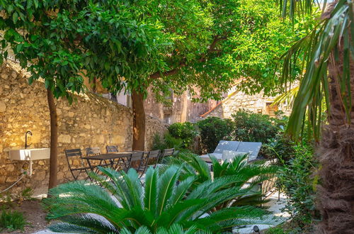 Photo 29 - Old Town House With Lush Private Garden