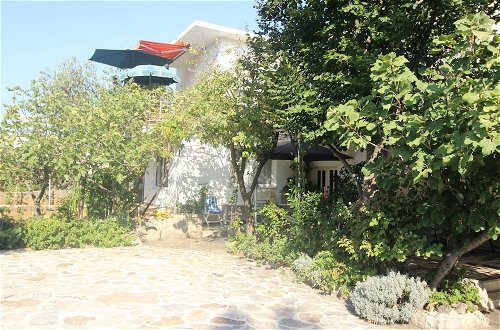 Photo 18 - Simplistic Apartment in Starigrad near Sea